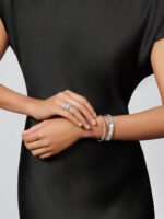 Perlée Clovers Ring, Medium Model - Rhodium-Plated 18K White Gold and Diamonds - Image 5
