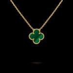 Vintage Alhambra Pendant - 18K Yellow Gold and Malachite - Image 2