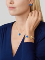 Vintage Alhambra Pendant - 18K Yellow Gold and Blue Agate - Image 6