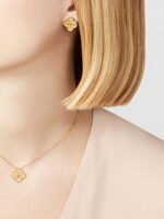 Vintage Alhambra Pendant - Textured Yellow Gold - Image 2