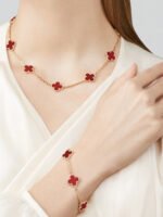 Vintage Alhambra Van Cleef & Arpels (VCA),Bracelet, 5 Motifs - 18K Yellow Gold and Carnelian - Image 5